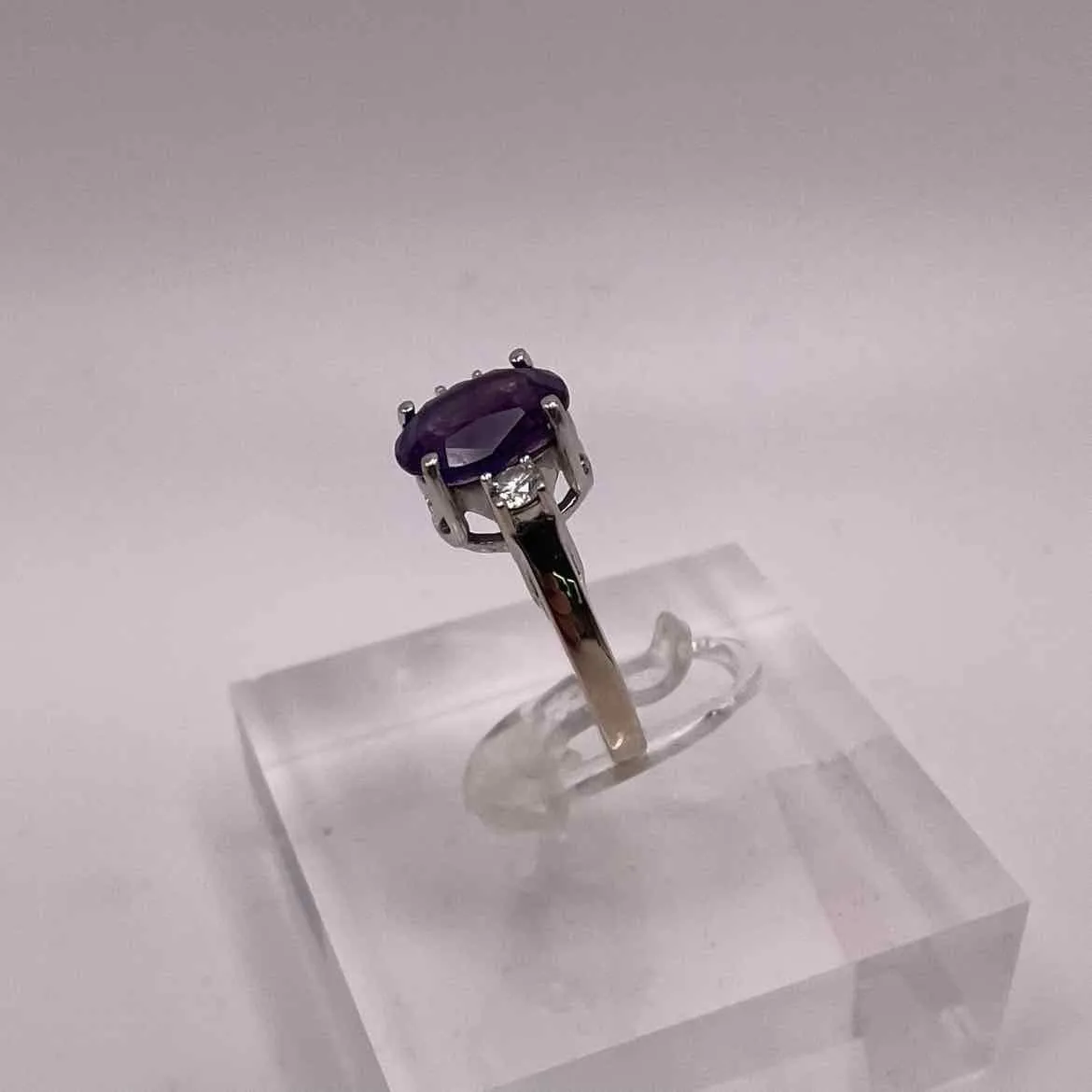 18K WHITE GOLD AMETHYST & DIAMOND Woman's RING Size 6