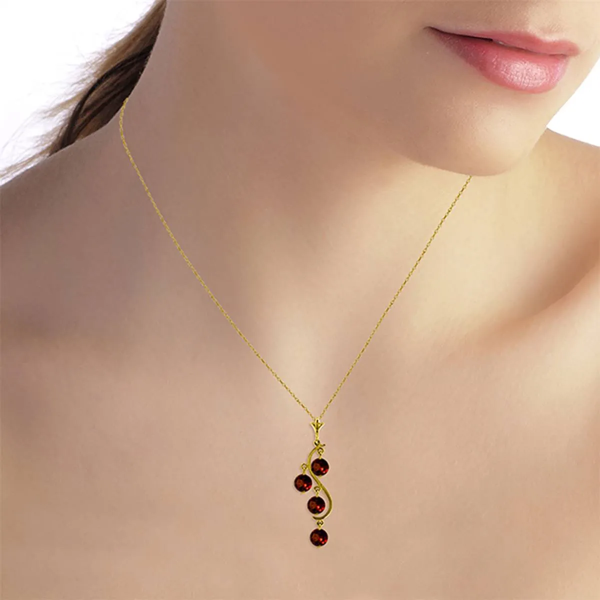 2.25 Carat 14K Solid Yellow Gold Pastoral Muse Garnet Necklace