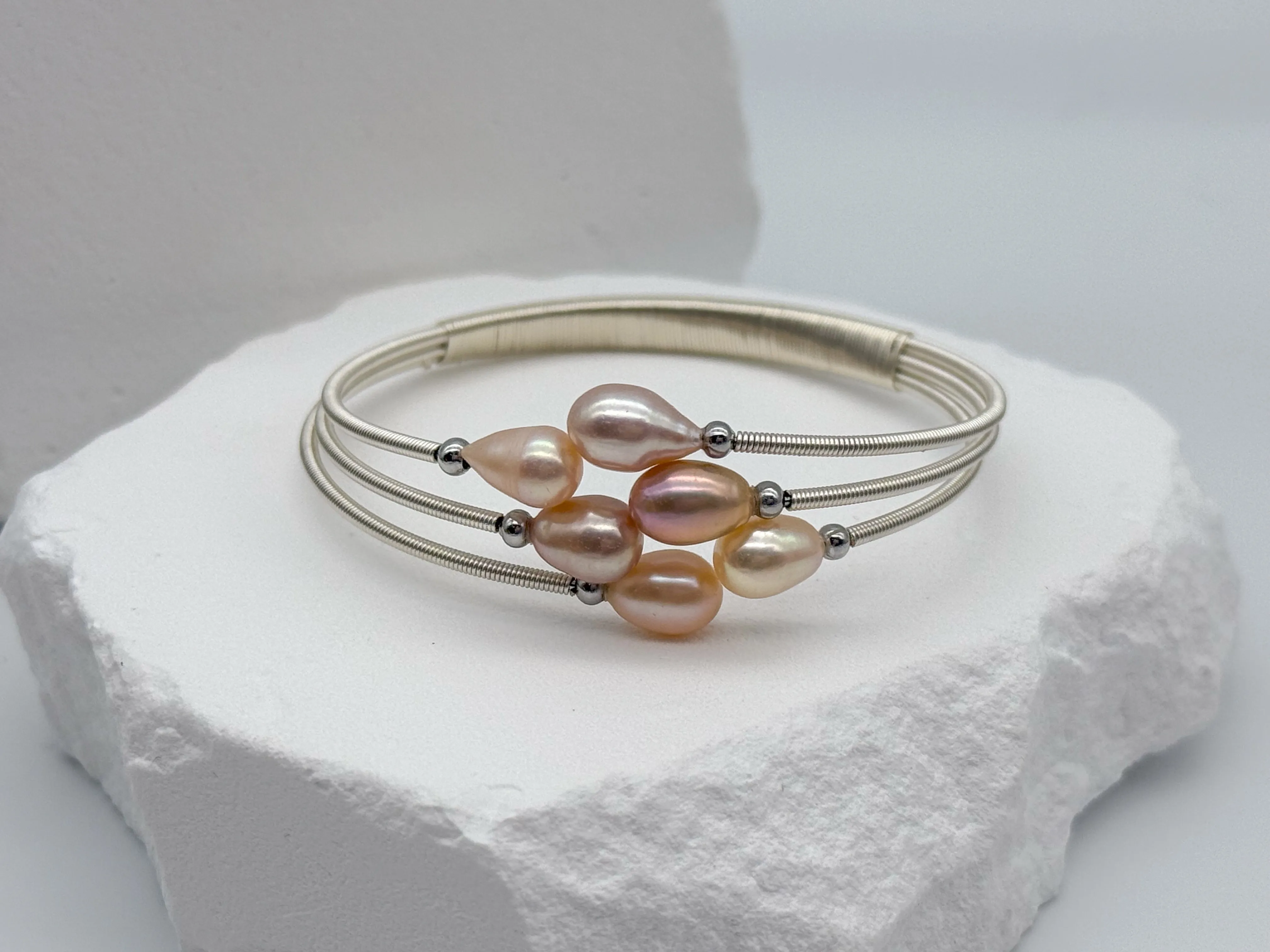 7mm Multicolor Freshwater 6-Pearl Bangle
