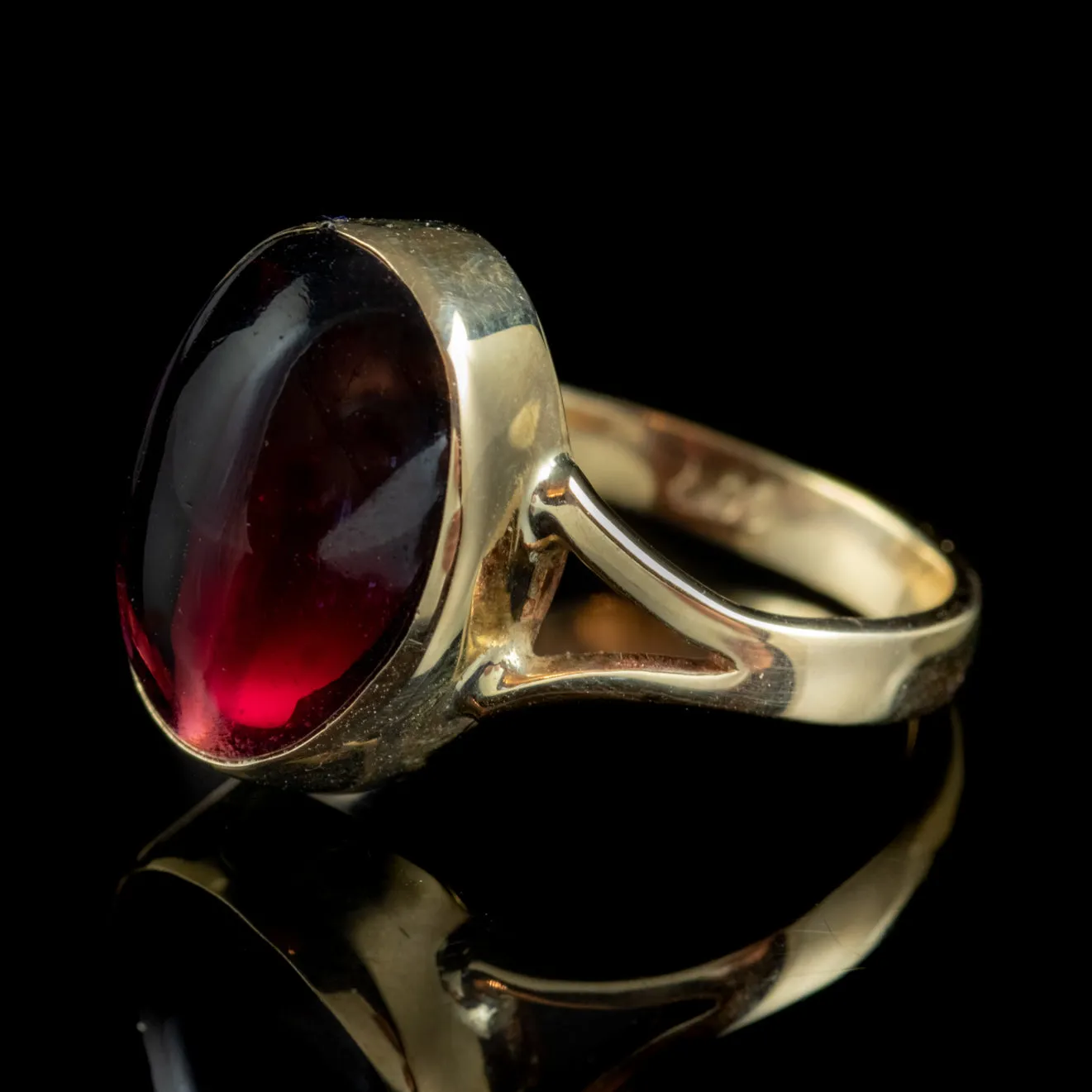 Antique Victorian 6ct Cabochon Garnet Ring 9ct Gold Circa 1900