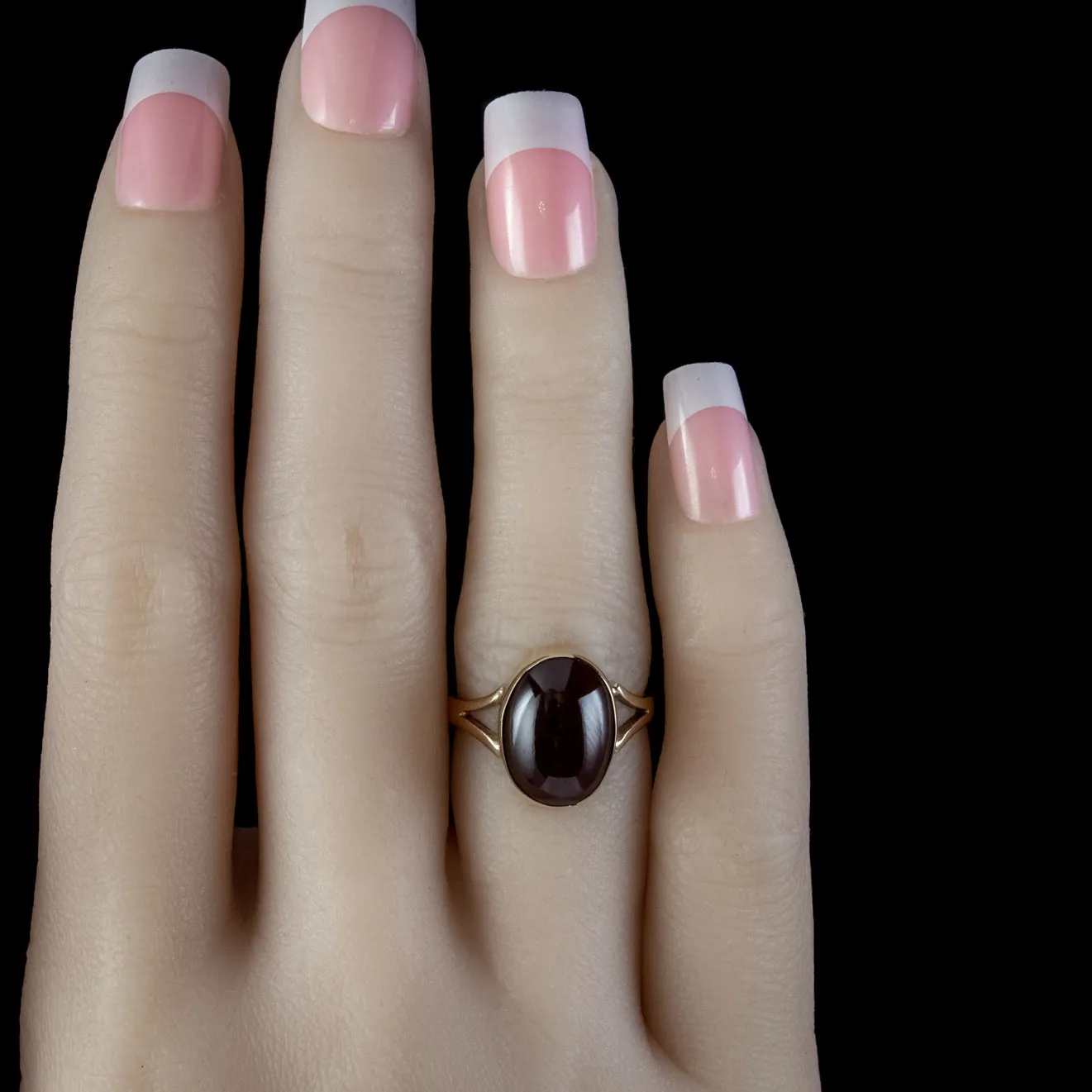 Antique Victorian 6ct Cabochon Garnet Ring 9ct Gold Circa 1900