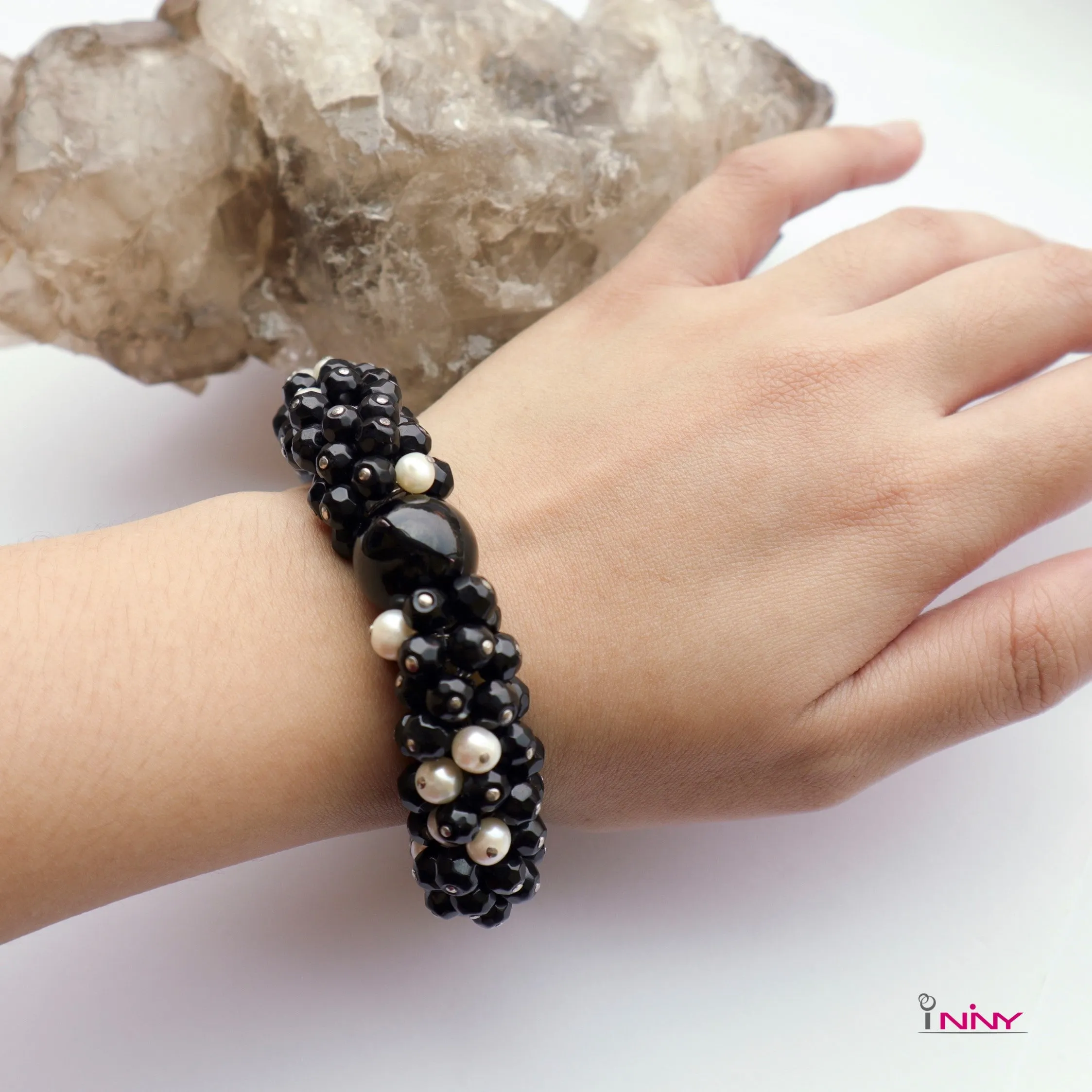 Bunch of Onyx & Fresh Water Pearl Bracelet