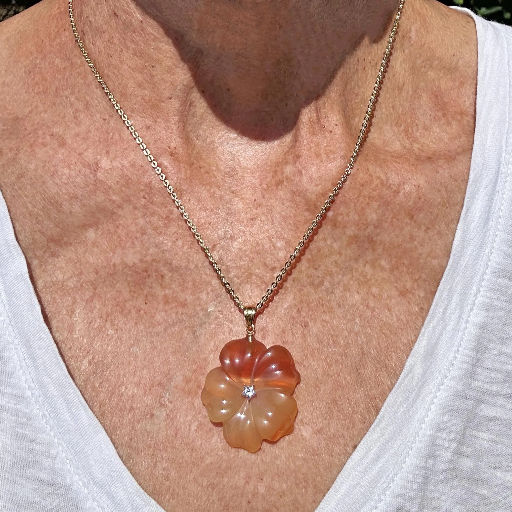 Fine 18K Gold Quartz Star Carved Flower Carnelian Pendant