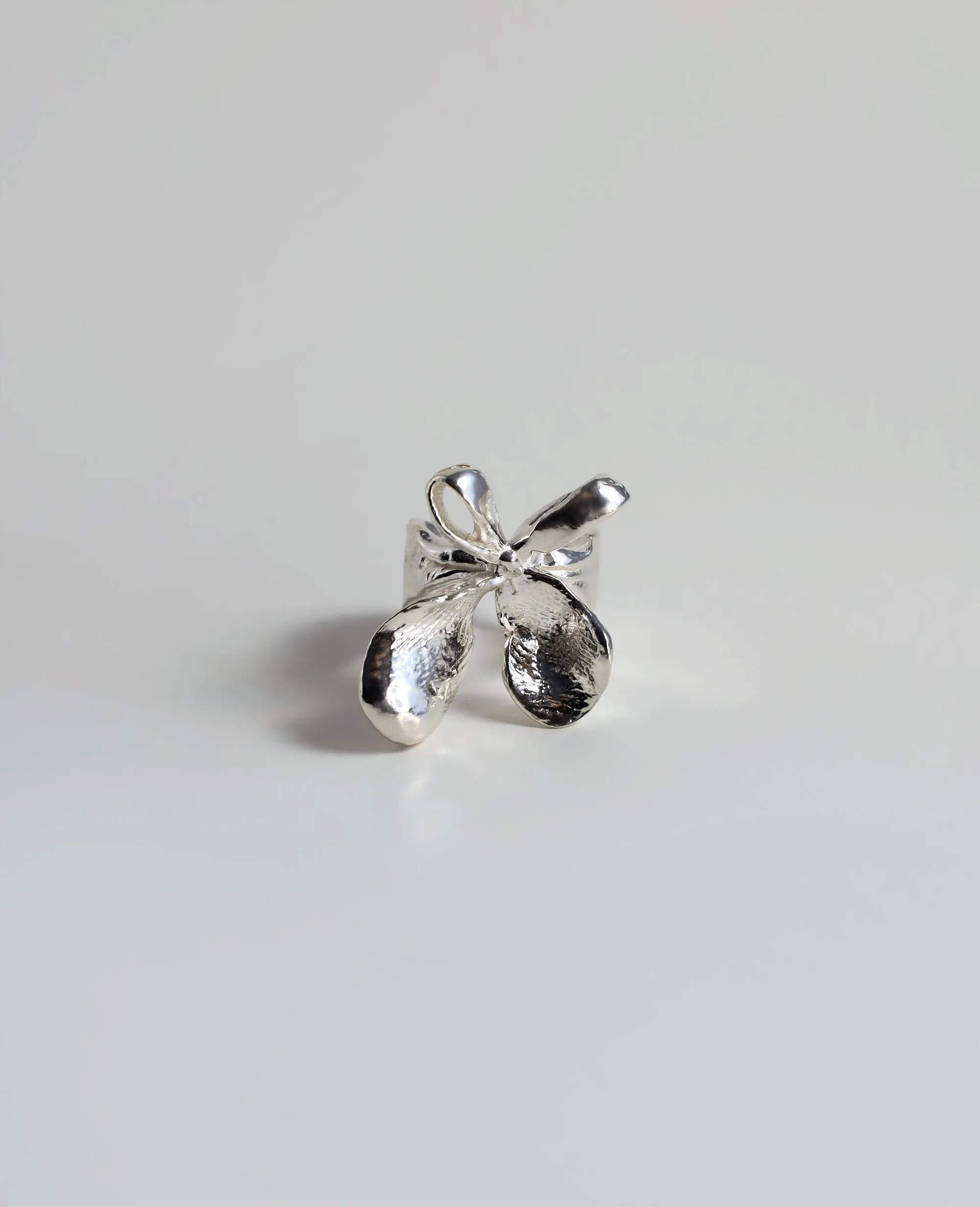 FINGER BOW // silver cuff ring