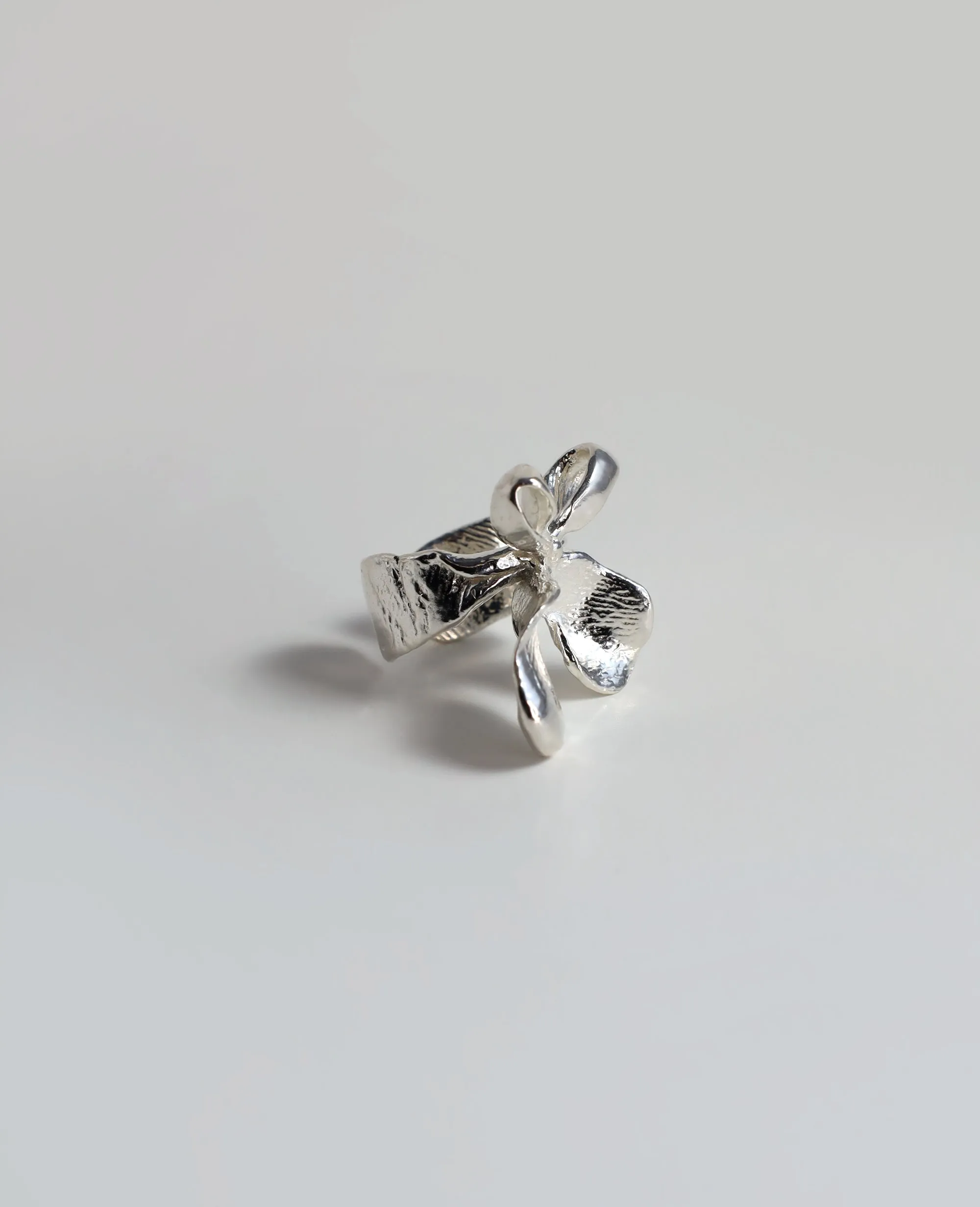 FINGER BOW // silver cuff ring