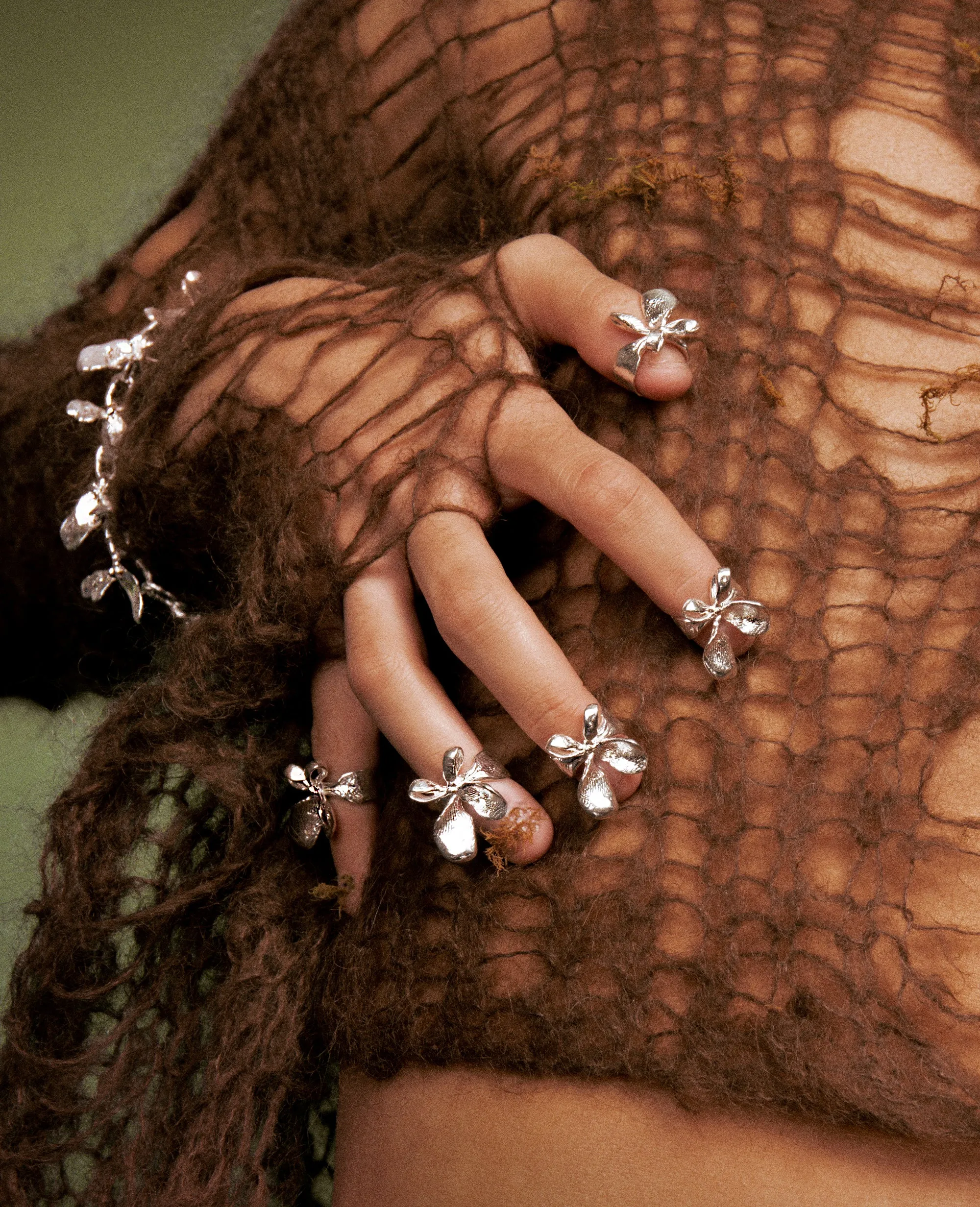 FINGER BOW // silver cuff ring