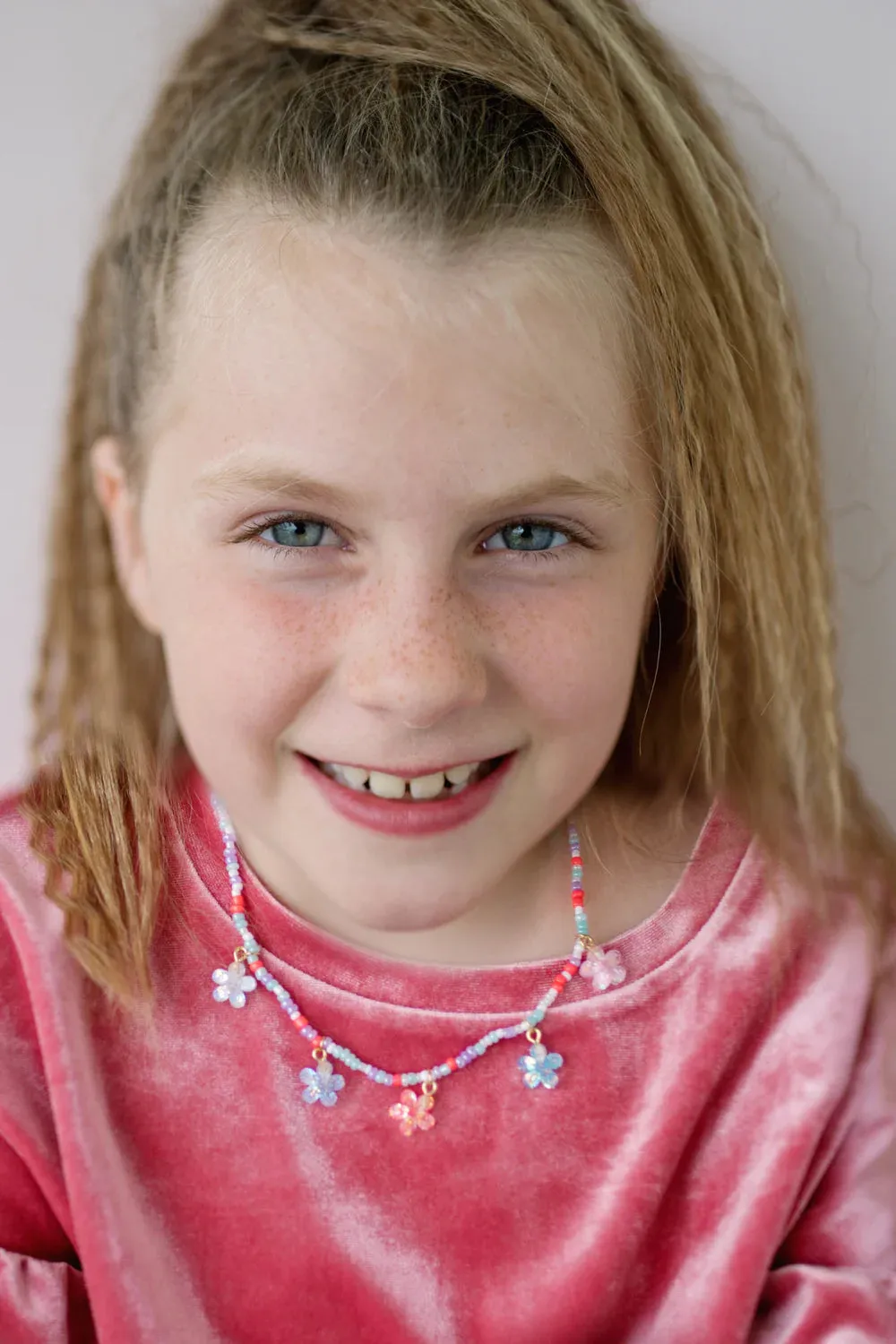 Great Pretenders Boutique Shimmer Flower Necklace