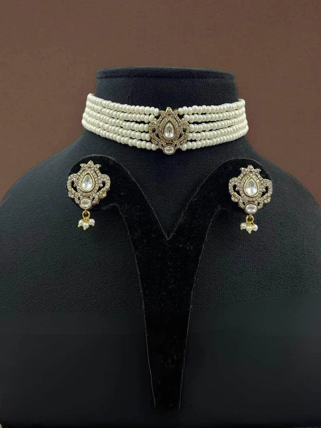 Kundan Studded Onyx Choker