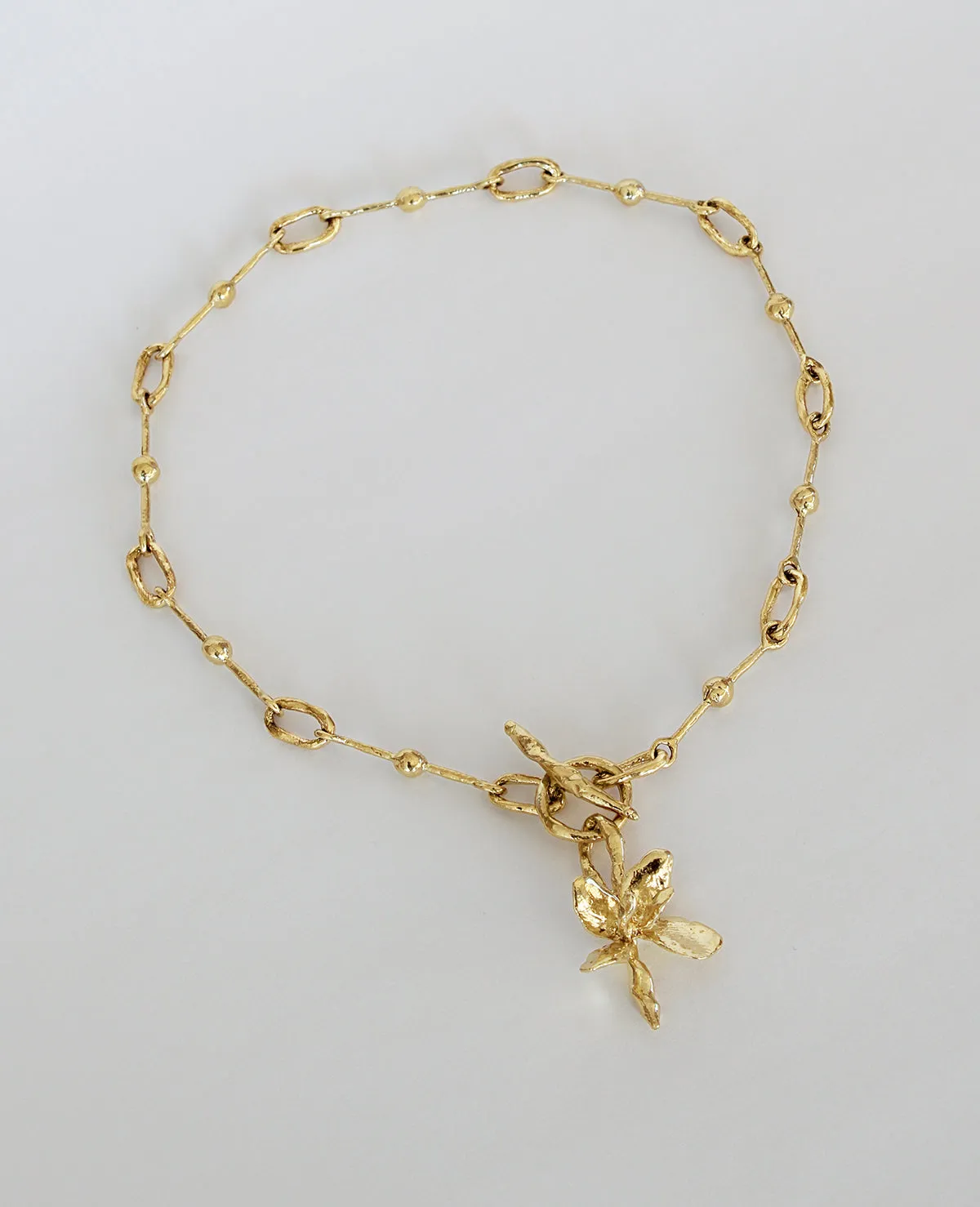 NODES WITH LILY PENDANT // choker