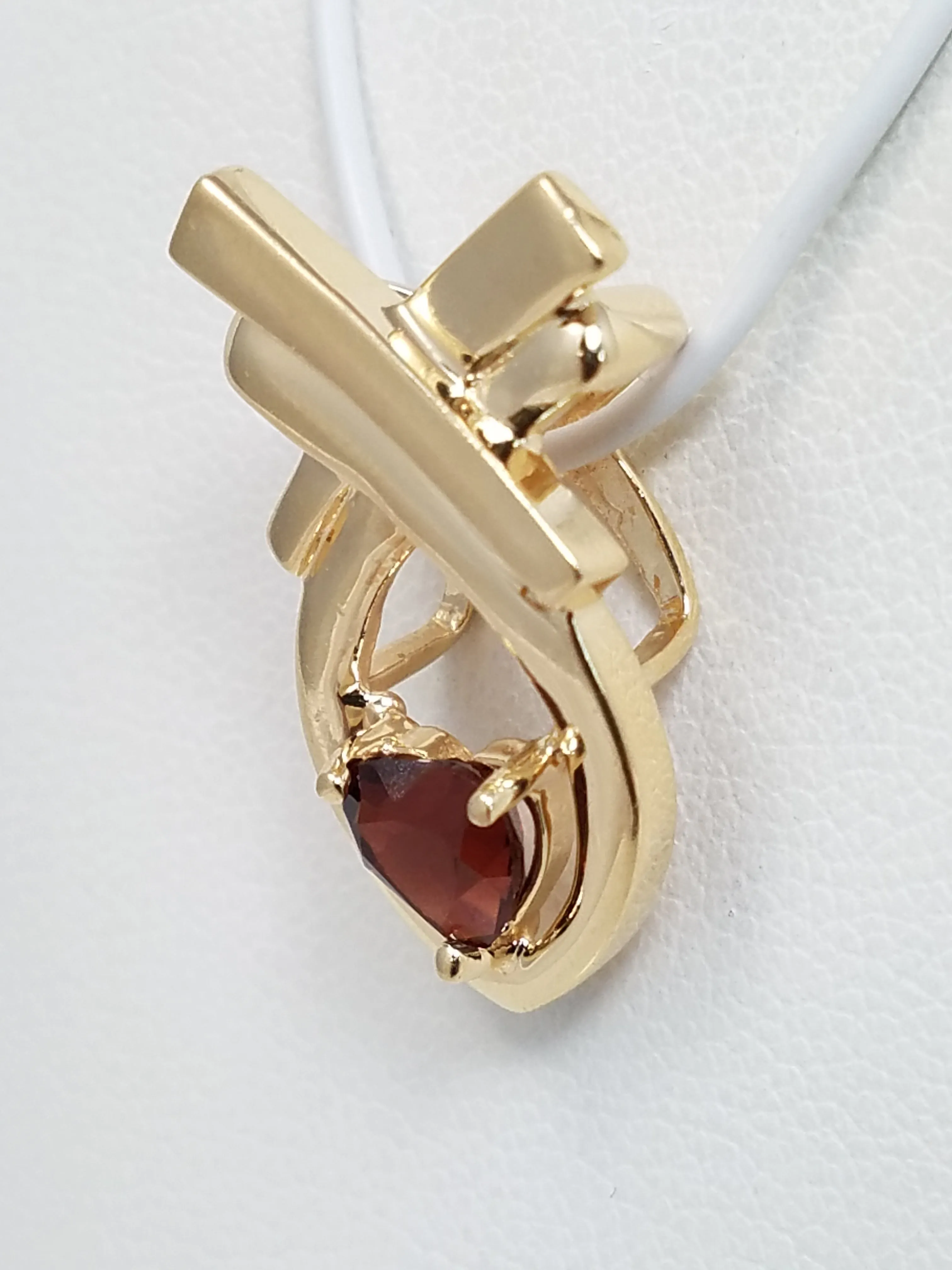 Pretty 1/2ct Natural Garnet Heart 14K Yellow Gold Pendant