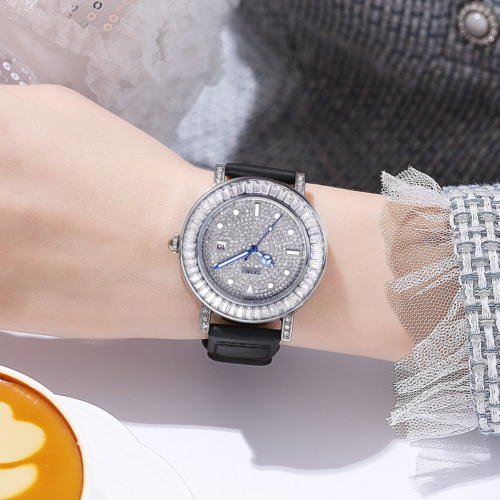 SKMEI 1953 Stylish Rhinestone Watch Bracelet for Women w/ PU Leather Strap