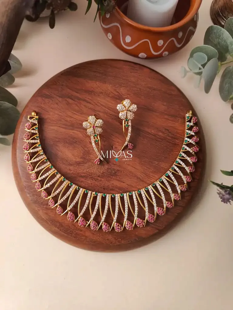 Tansi - Floral Matt Necklace