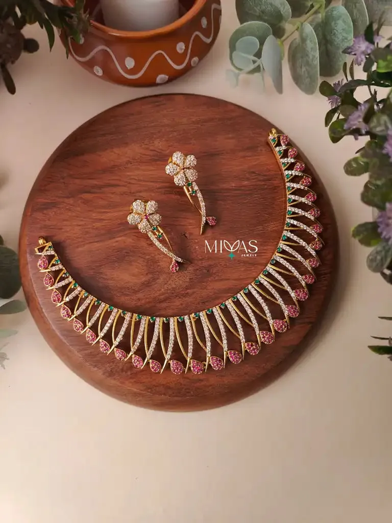 Tansi - Floral Matt Necklace