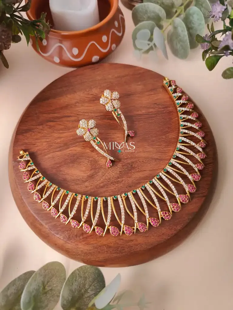 Tansi - Floral Matt Necklace