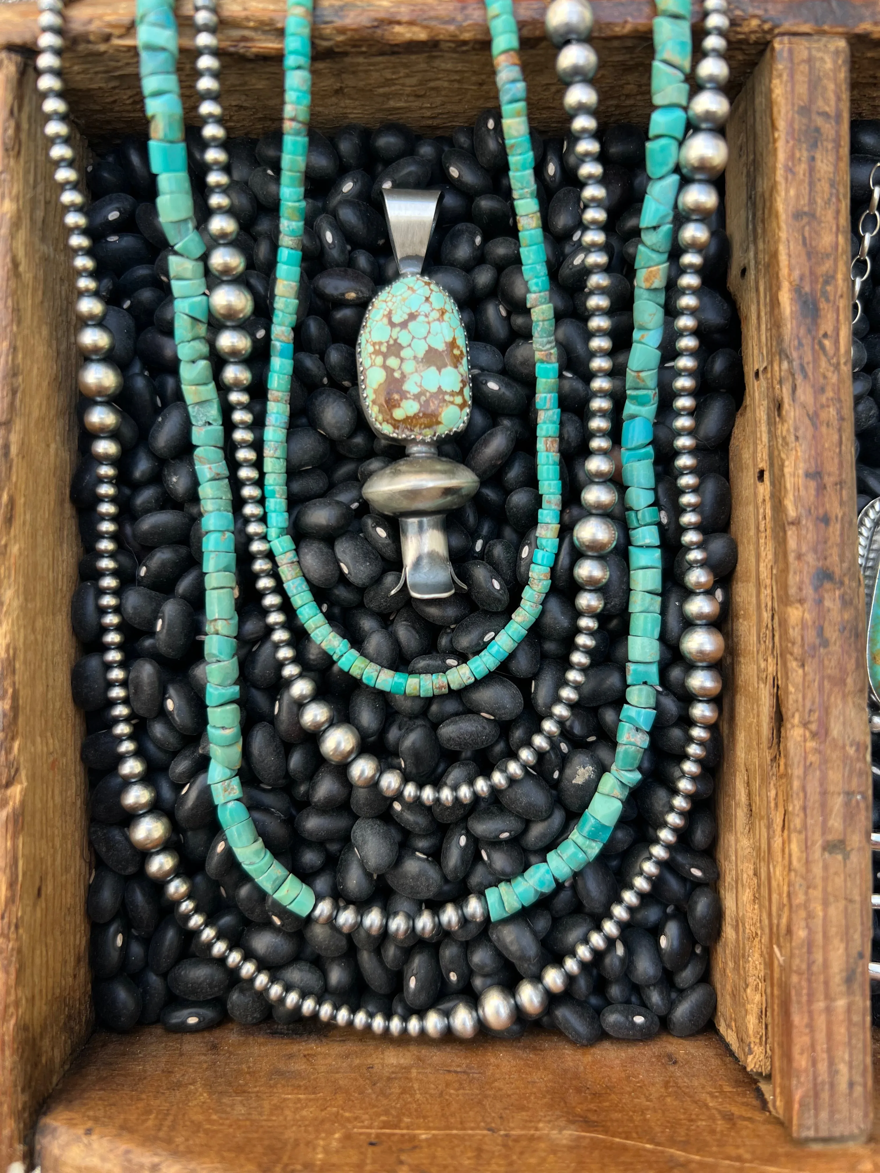 Variegated sterling silver pearl necklace