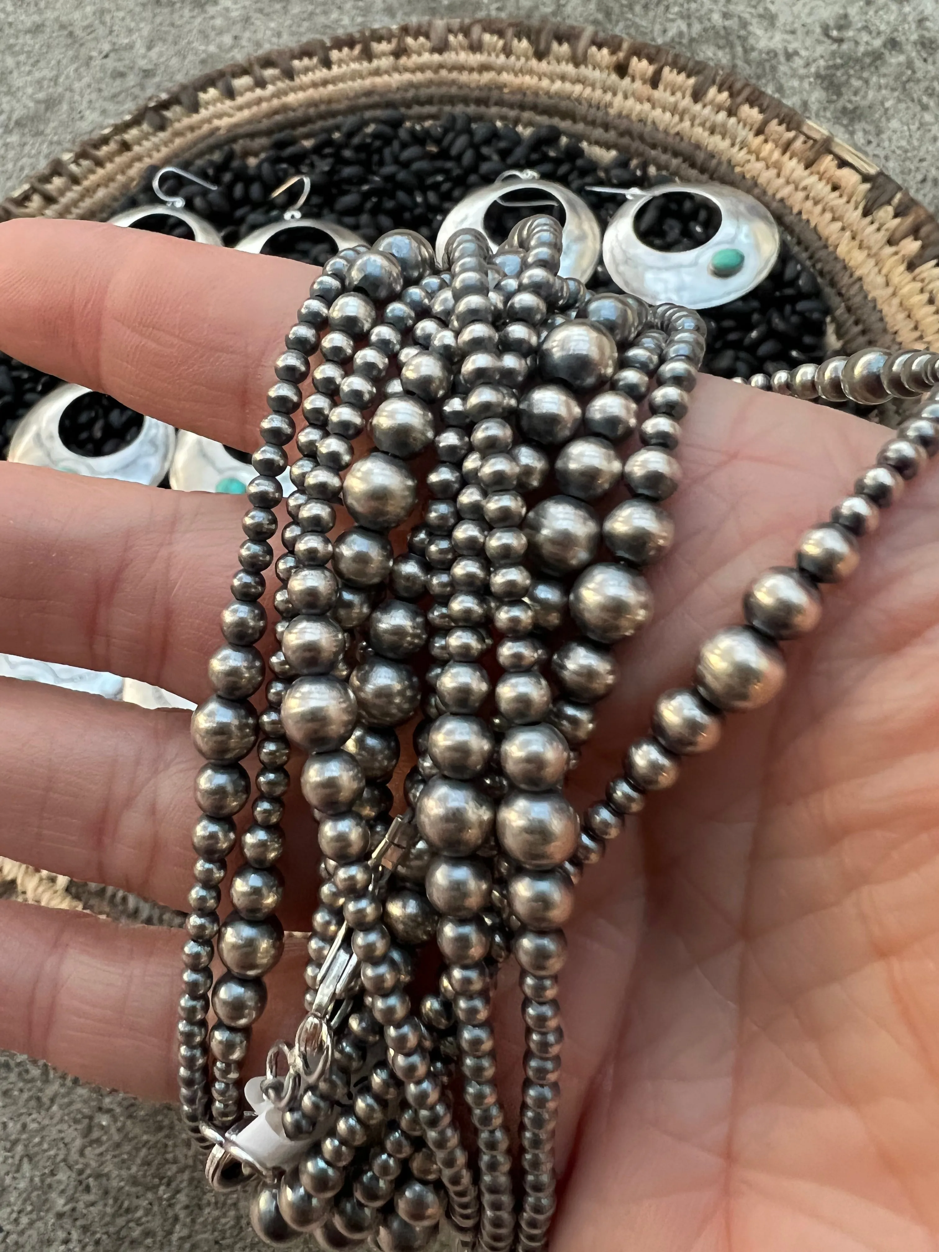 Variegated sterling silver pearl necklace